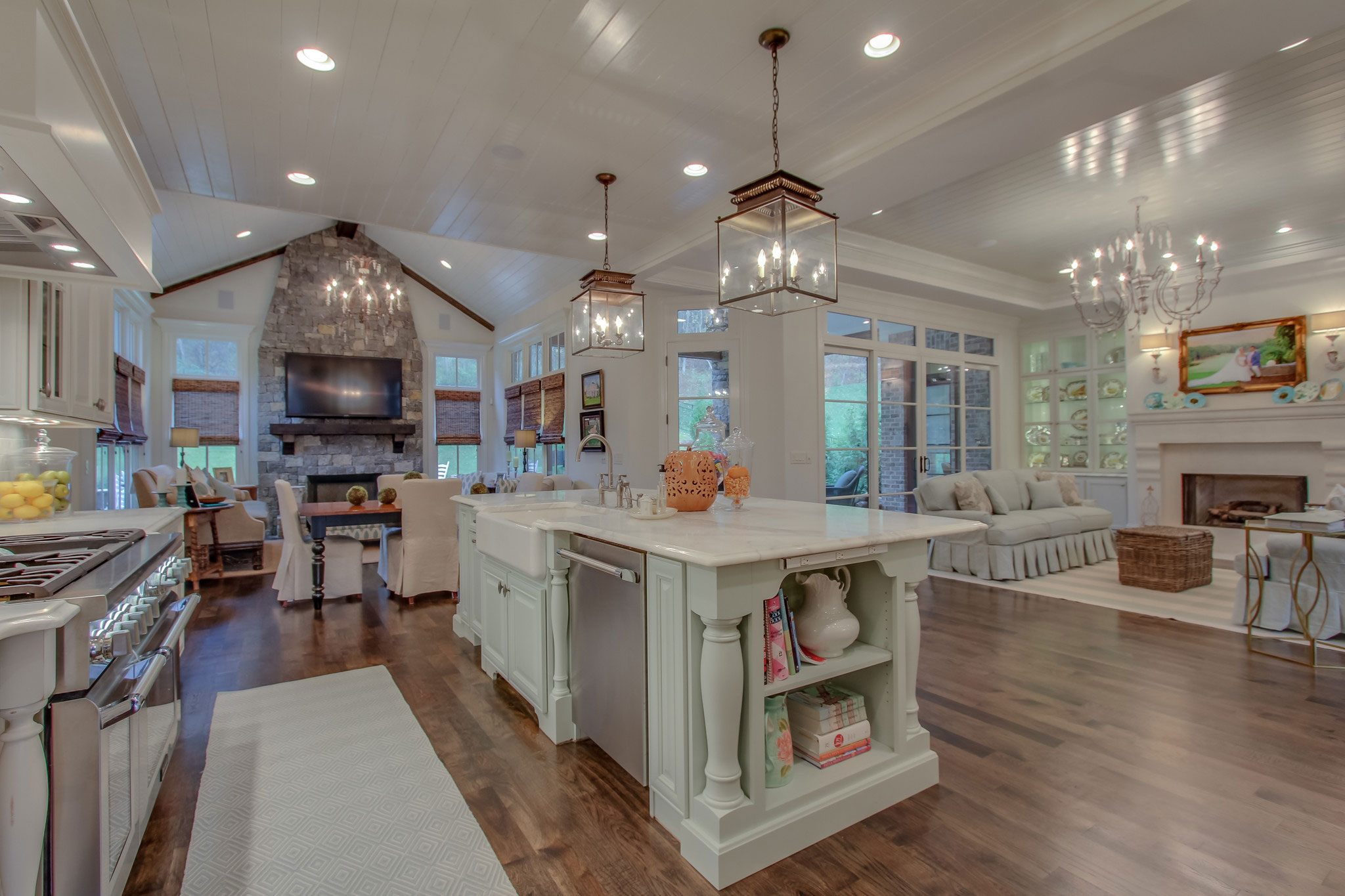 Avalon open living, new homes and new construction in Brentwood, TN and Franklin, TN, custom homes with custom home design.