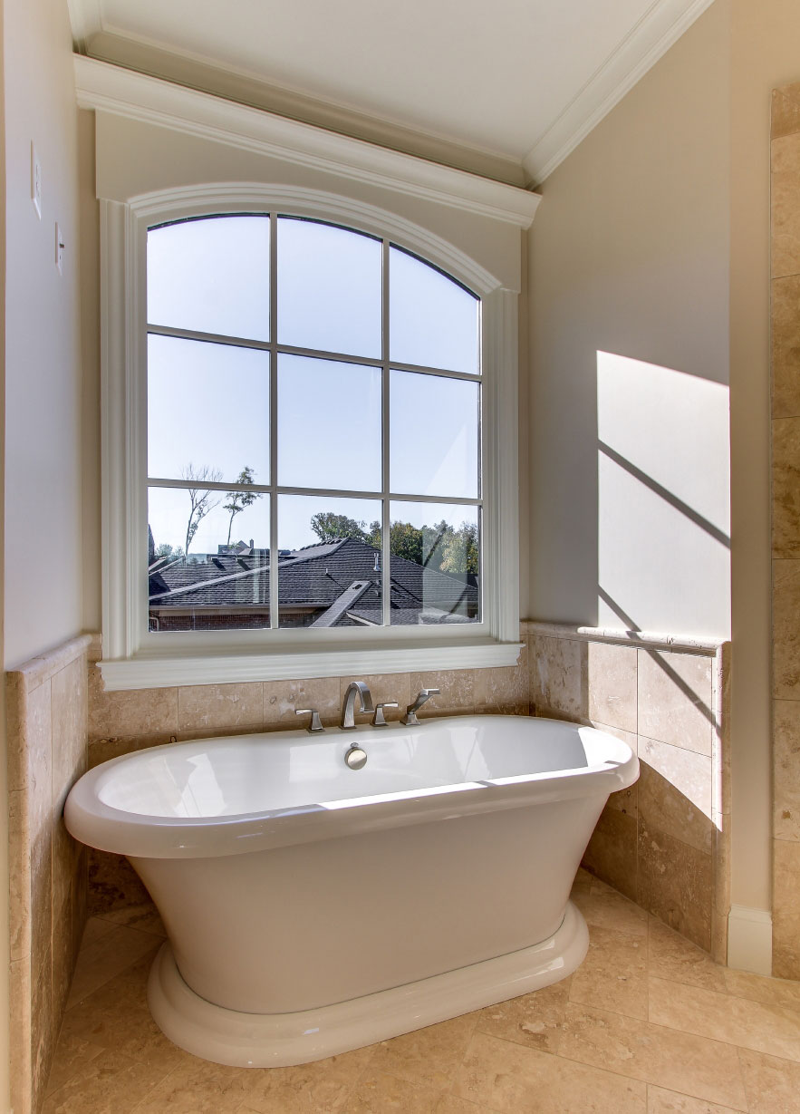 Laurelbrooke bathtub, home builder in Brentwood, TN and Franklin for custom home design, new homes, new construction and custom homes.