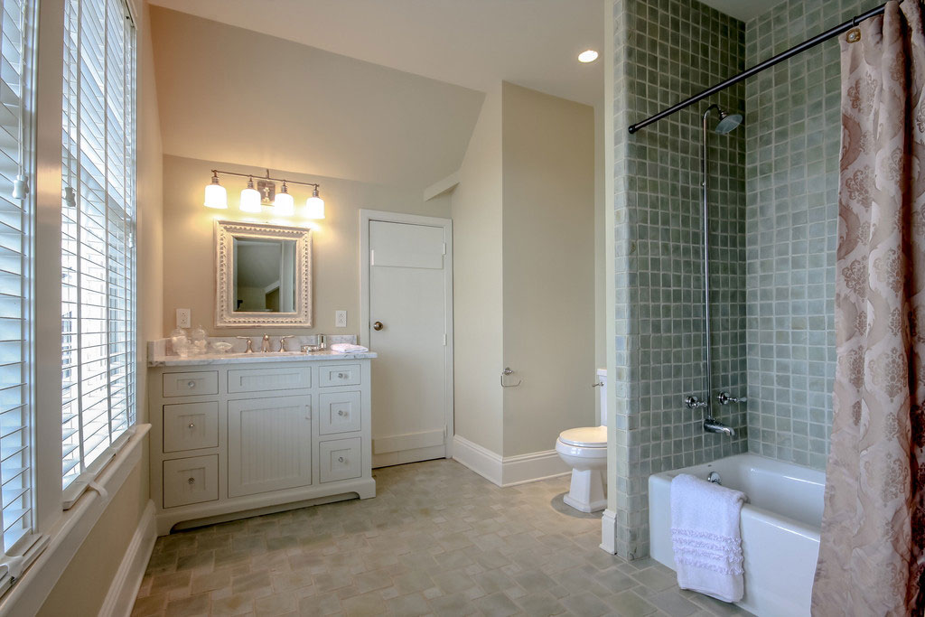 Peytonsville Road home bathroom, new homes in Brentwood, TN and Franklin, TN, home builder for new construction and custom homes.