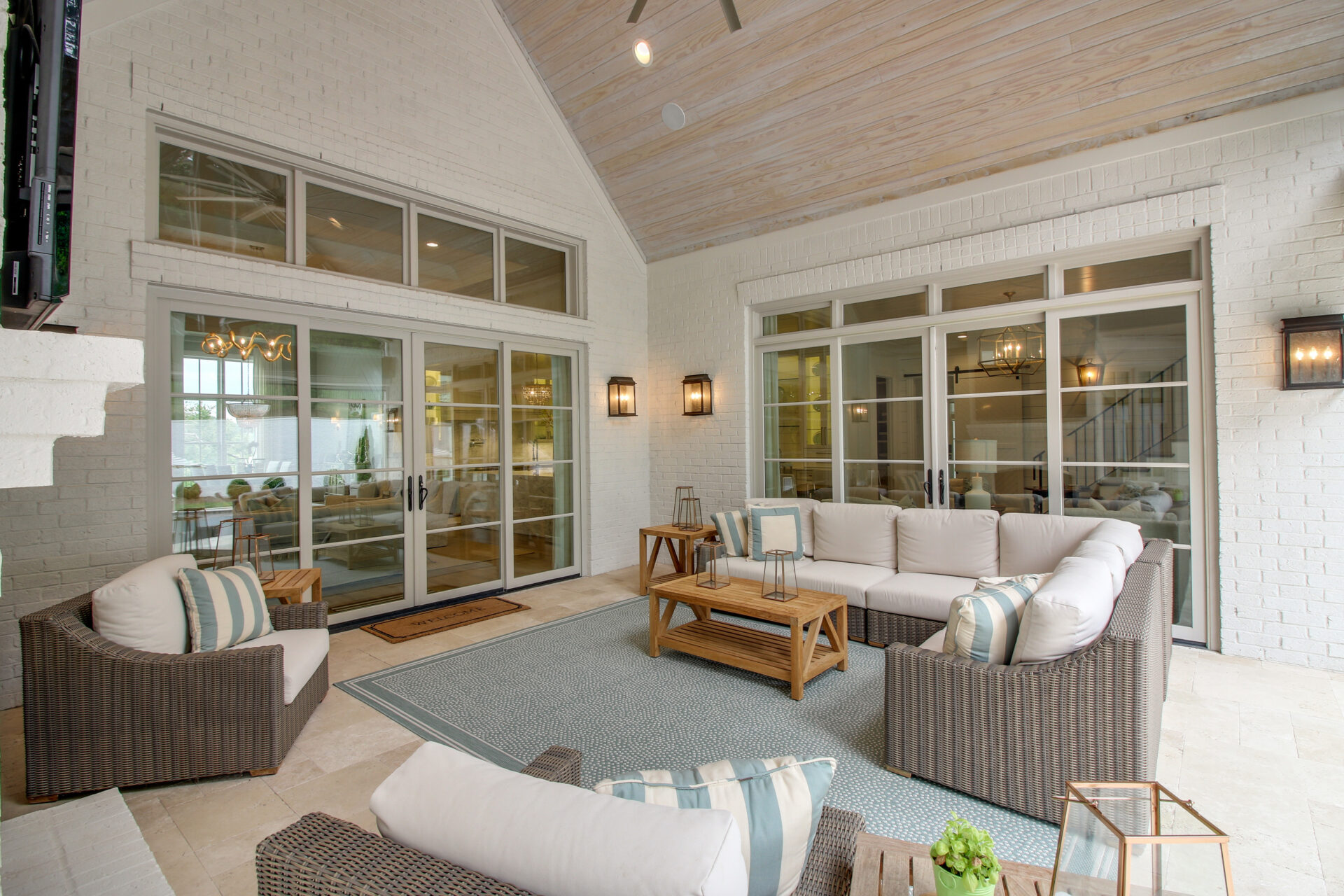 127AV Porch